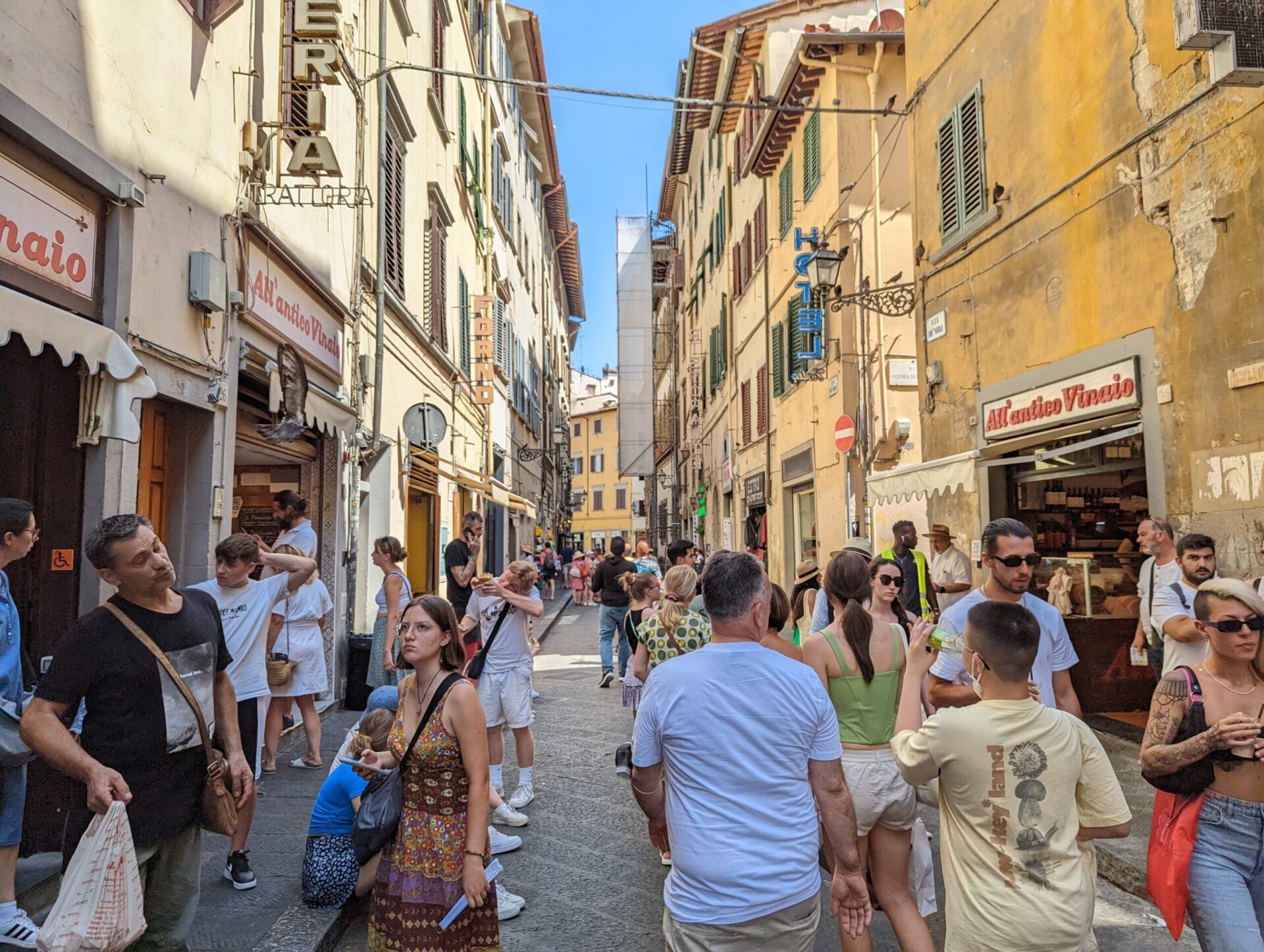 Hordes of tourists, Florence, July 2022